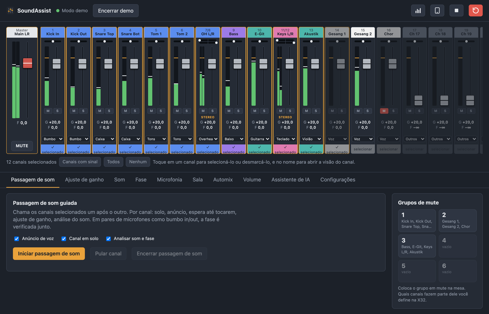 Visão principal do SoundAssist com fader do Main LR, faixas de canal, medidores de nível, passagem de som guiada e grupos de mute